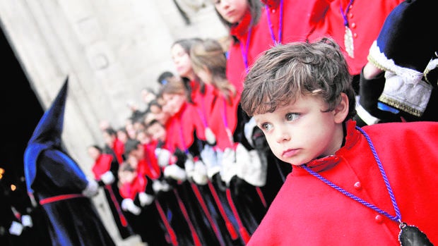 Un grupo de niños cofrades de Valladolid en una imagen de archivo