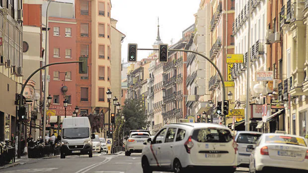 La calle de Atocha, casi a la altura de la plaza Antón Martín