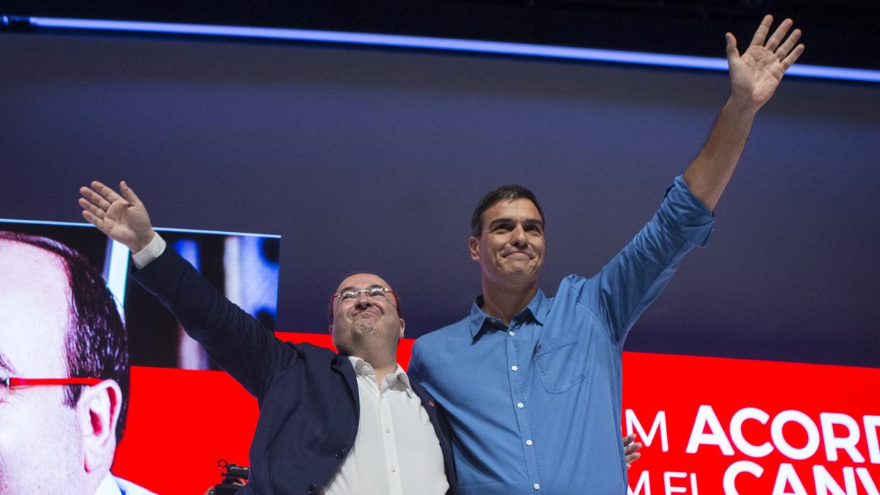 Iceta, junto a Pedro Sánchez, durante su proclamación como candidato