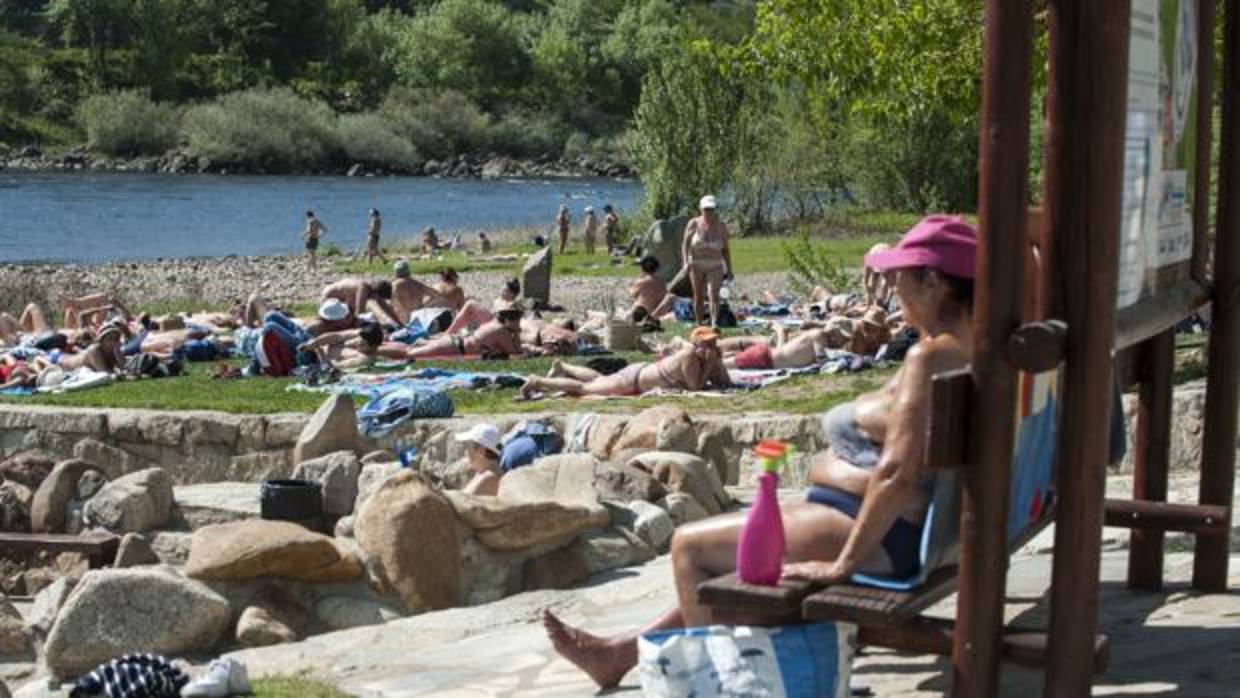 Día de calor en la zona fluvial del Miño, en Orense