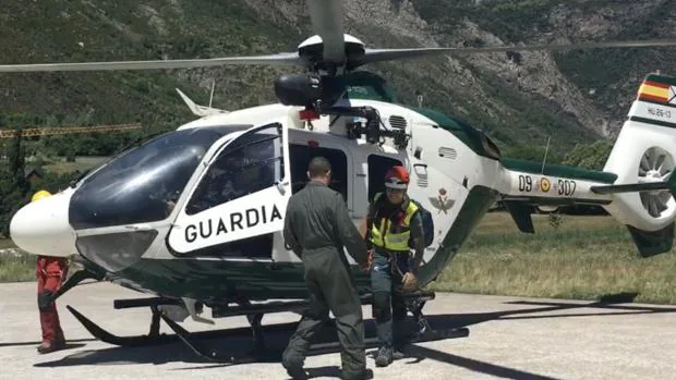 Unidad aérea que rescató el cuerpo del montañero fallecido en Montrebei (Huesca)