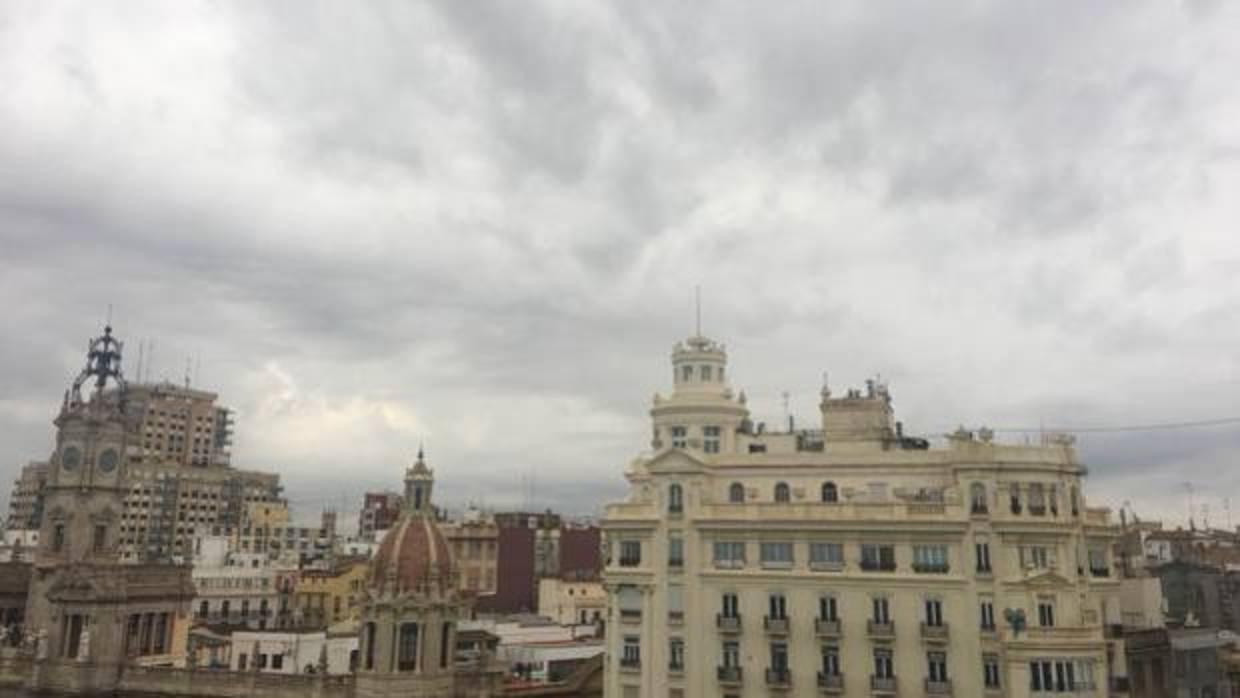 Imagen de archivo del cielo de Valencia