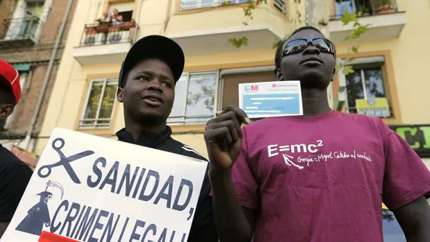 Inmigrantes protestan por su exlusión del sistema sanitario