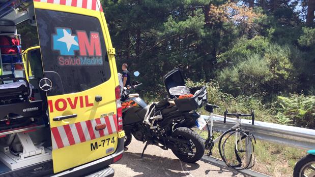 Un ciclista Un ciclista de Íscar (Valladolid) fallece al colisionar contra una moto cuando bajaba el puerto de Canencia (Madrid)
