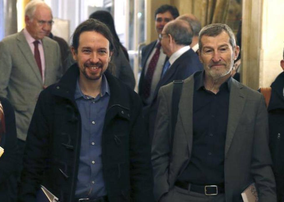 El ex Jemad, Julio Rodríguez, junto a Pablo Iglesias y Carolina Bescansa