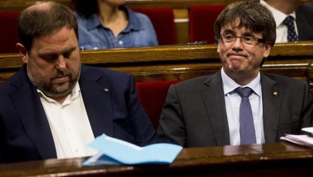 Junqueras y Puigdemont, en el Parlamento de Cataluña