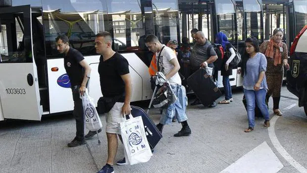 Una oleada de 37 refugiados procedentes de Grecia a su llegada a Madrid