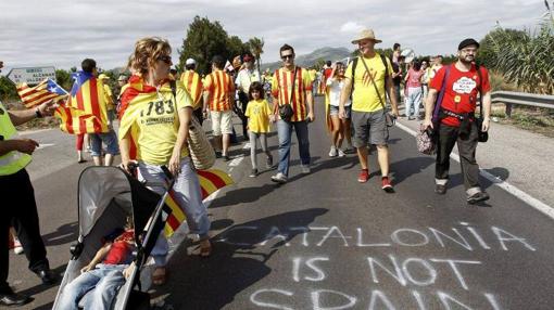 Participantes en una manifestación por la independencia de Cataluña