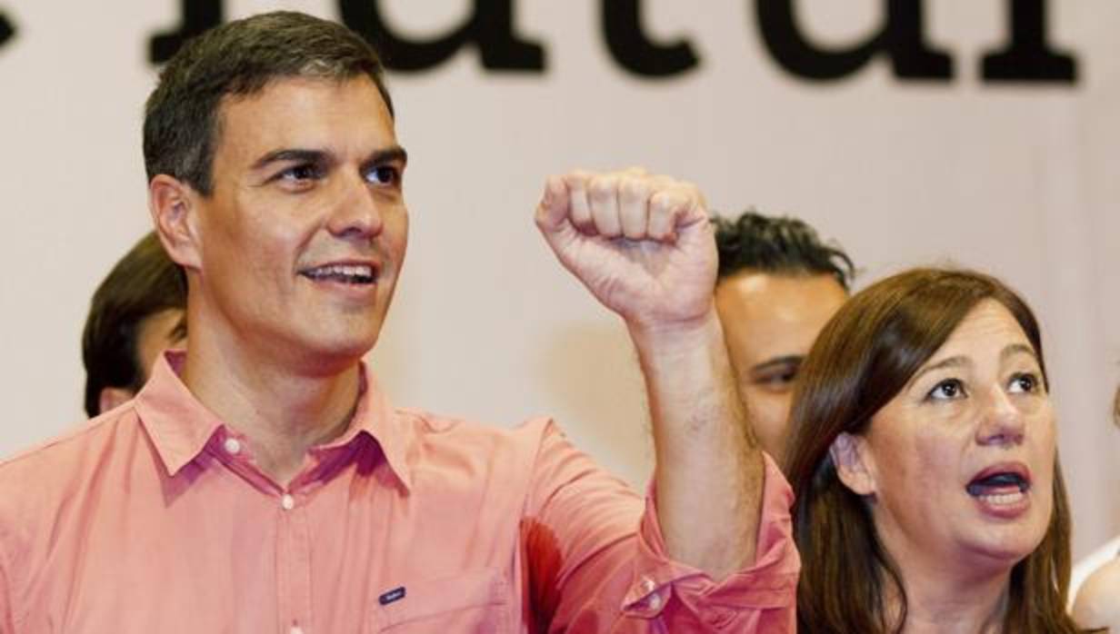 Pedro Sánchez, en un acto de los socialistas baleares, el pasado sábado, junto a Francina Armengol