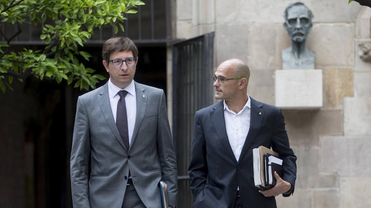 El conseller de Justicia, Carles Mundó (i), y el de Asuntos Exteriores, Raül Romeva