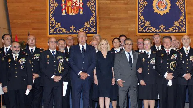 Zoido junto con los treinta nuevos Comisarios Principales de la XVIII Promoción