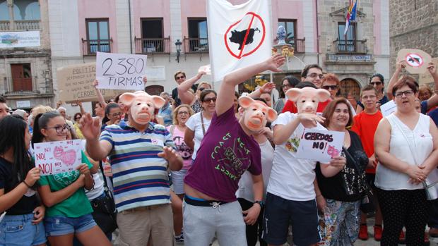 Protesta de los vecinos de Gamonal contra las granjas porcinas