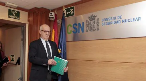 El presidente de Consejo de Seguridad Nuclear (CSN), Fernando Marti Scharfhausen, durante la rueda de prensa, para informar sobre la situación de la Central Nuclear de Garoña