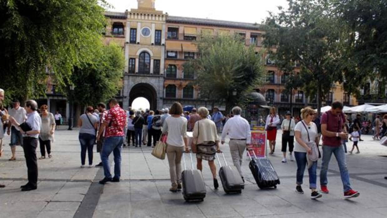 Según la Junta, hay más de 1.000 solicitudes para abrir pisos turísticos, la mayoría en las ciudades de Toledo y Cuenca
