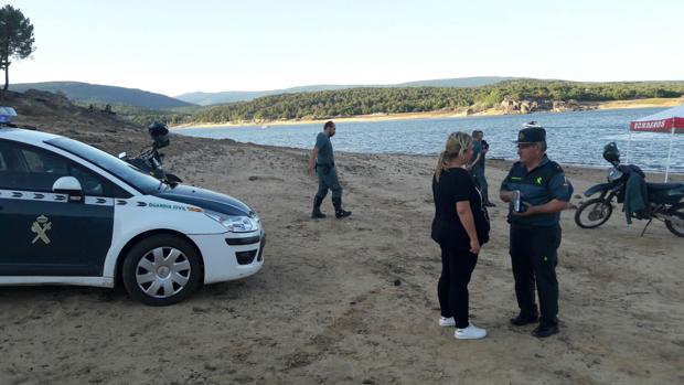 Buscan a un joven desaparecido en un pantano en Soria tras lanzarse desde un tobogán