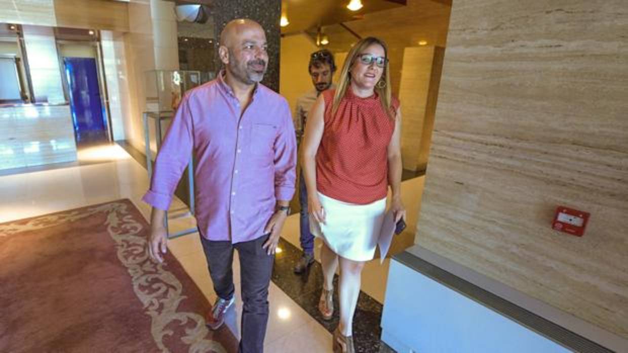 José García Molina junto a María Díaz en las Cortes de Castilla-La Mancha