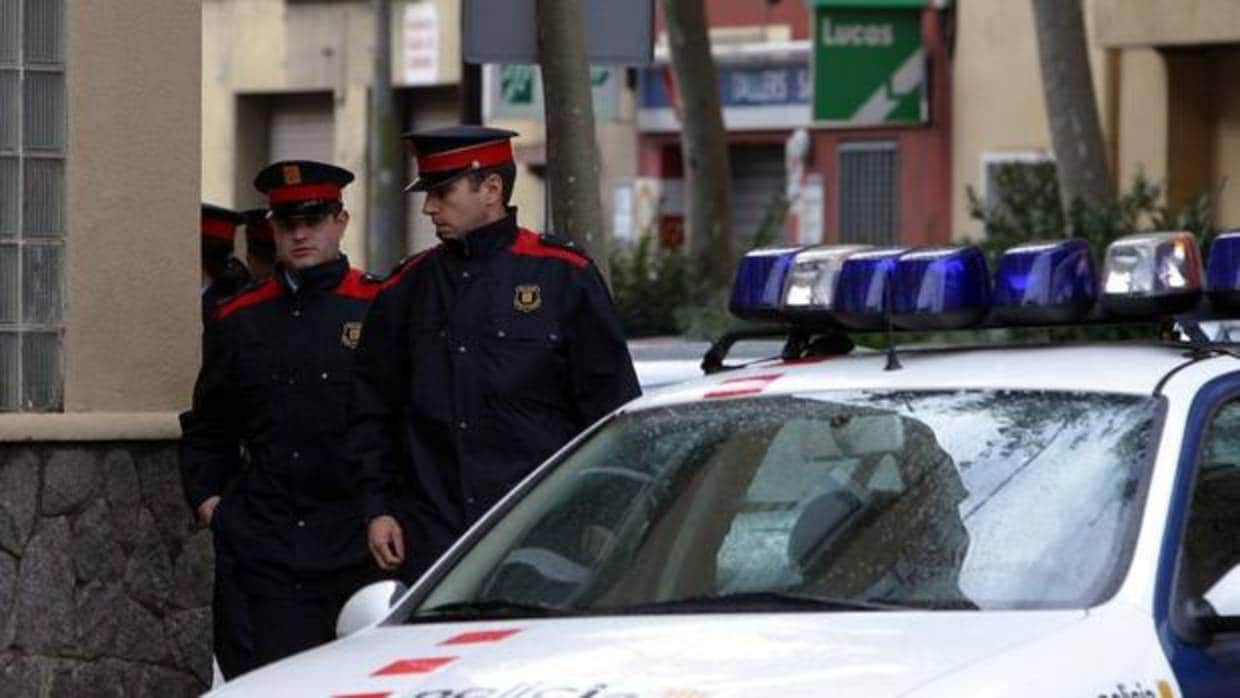 Mossos d'Esquadra patrullando por Barcelona