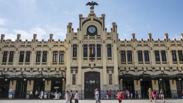 La Estación del Norte de Valencia celebra cien años de servicio con la renovación de sus fachadas y cubiertas