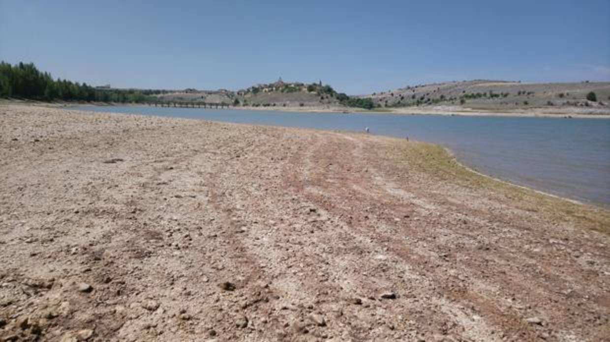 Embalse de Linares del Arroyo (Segovia), al 37,8% de su capacidad