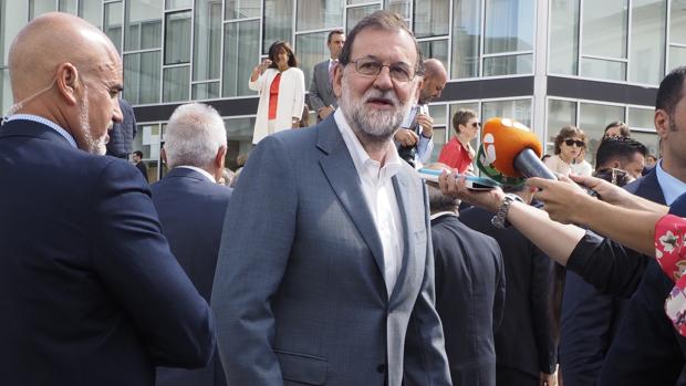 Rajoy: «Nunca creí que tuviera que hacer una defensa del sector turístico español»