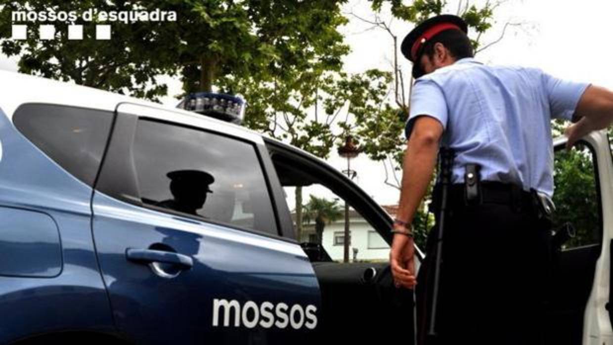 Los Mossos investigan la muerte de una madre y su hijo en un piso de Barcelona