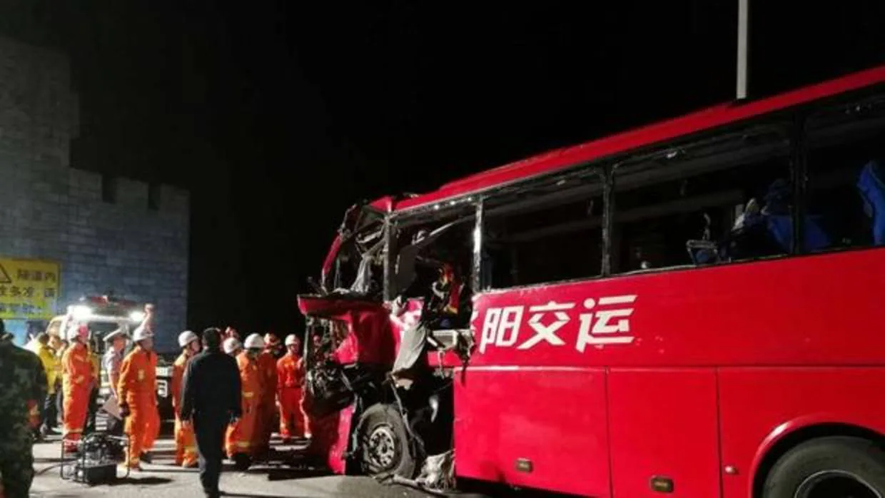 Al menos 36 personas muertas en un accidente de autobús en China