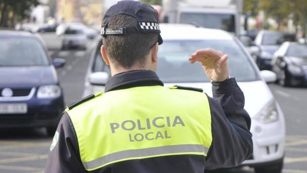 Una conductora ebria de 72 años derriba un semáforo en Vitoria y lo arrastra en sentido contrario