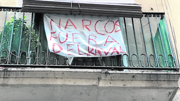 Polémica en Barcelona por los «narcopisos» en el Raval