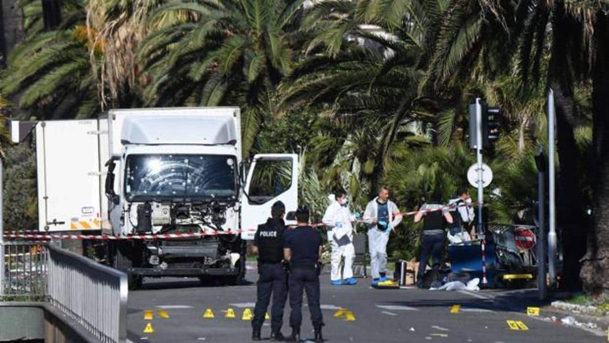 La Policía francesa busca pruebas tras el atentado de Niza