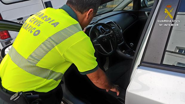 Investigan a una empresa alicantina que vendía coches con el cuentakilómetros manipulado