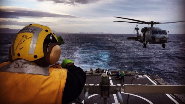 El «Meteoro» de la Armada colabora con la regata Lanzarote-Agadir