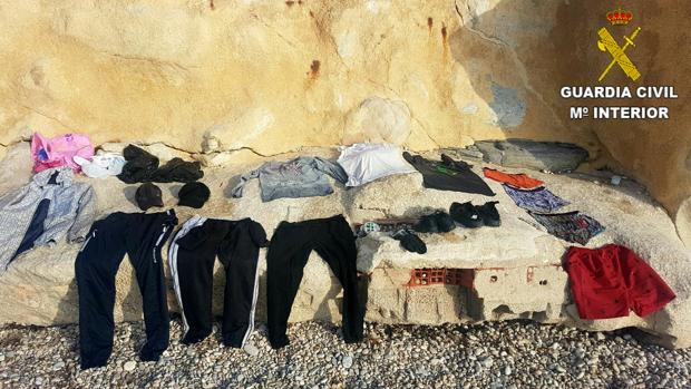 Detenidos siete inmigrantes tras llegar en dos pateras a la costa de Alicante