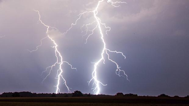 Un rayo de tormenta mata a un ciclista en Teruel