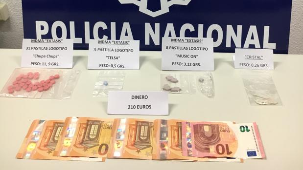La Policía sorprende a una pareja que ofrecía «cristal» y pastillas en Gandía