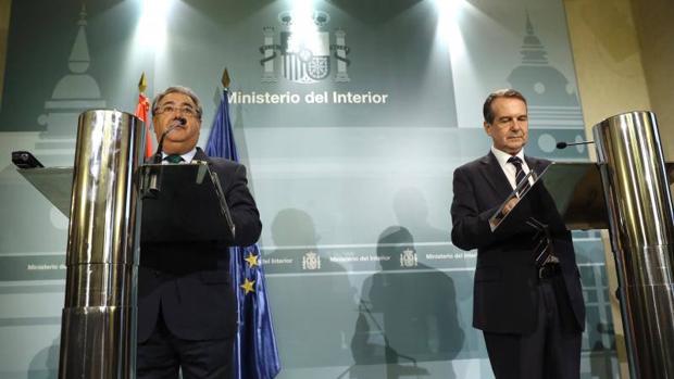 Zoido desmiente a Trapero: «La colaboración es muy estrecha con los Mossos»