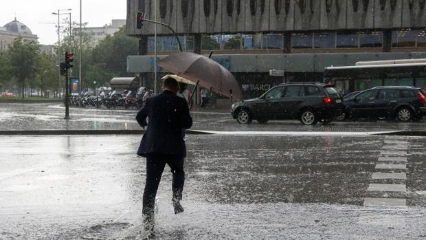 La tormenta deja en Madrid el doble de lluvia en un día que la que cae de media en agosto