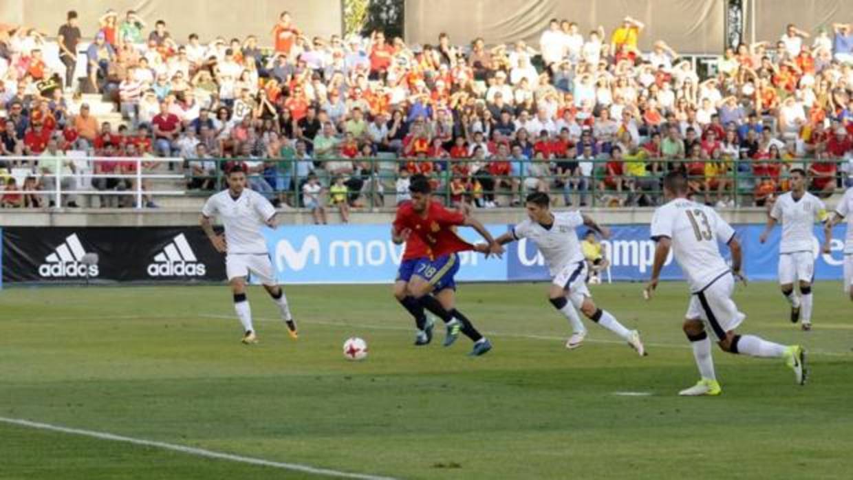 Merino, después de tirar el caño a un italiano en el área e instantes antes de marcar el 1-0