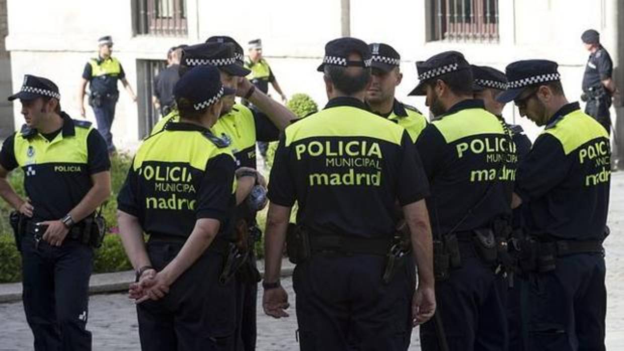 Seis detenidos, cinco de ellos menores, por insultar y lanzar piedras a un transexual en un parque de Madrid