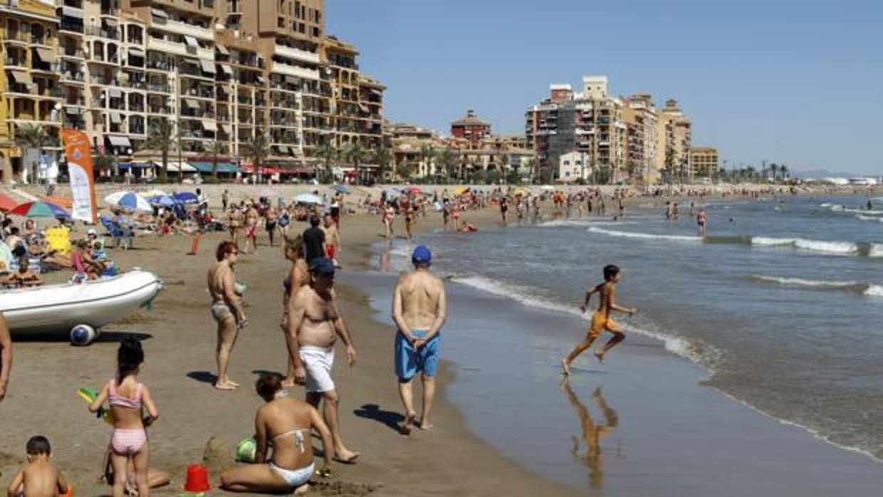 Imagen de archivo de una playa de la provincia de Valencia