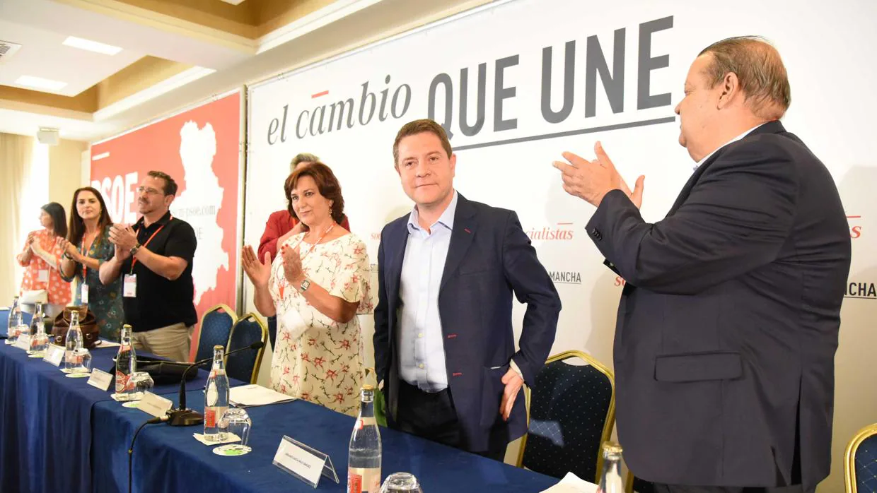 Page es recibido entre aplausos a su llegada al Comite Regional del PSOE