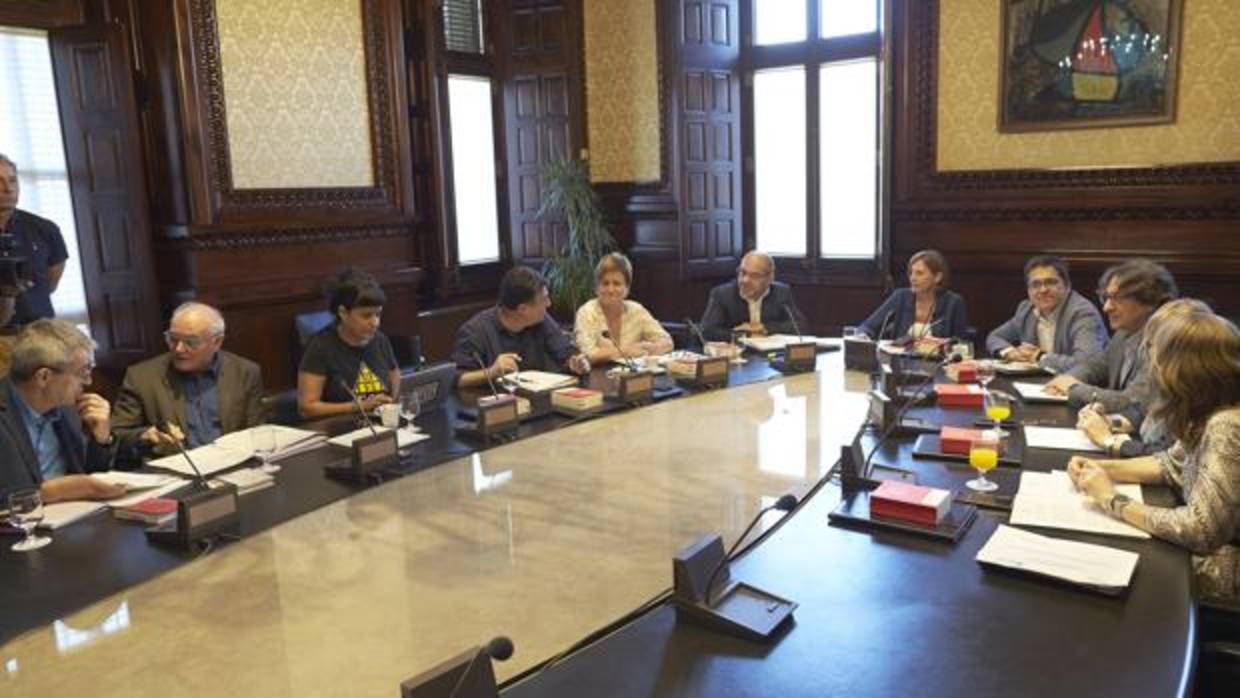 Momentos previos a la reunión de la Mesa celebrada esta mañana