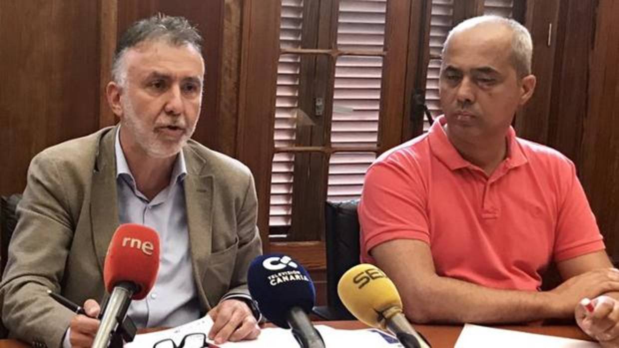 Ángel Víctor Torres y el coordinador del PSOE en Cabildo de Gran Canaria, Ramón Morales