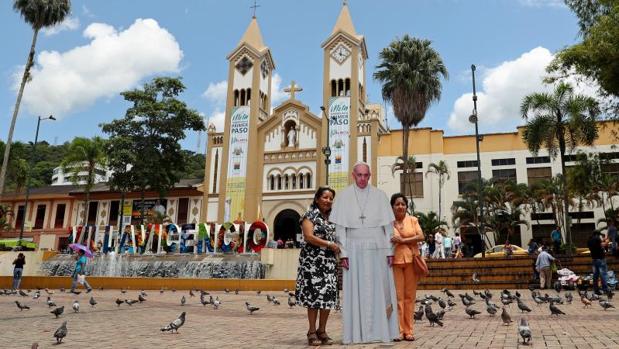 El Papa Francisco y 2.500 sacerdotes distribuirán hostias y vino de Valencia en una misa en Colombia