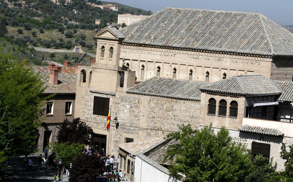 La fachada de la Sinagoga del tránsito de Toledo