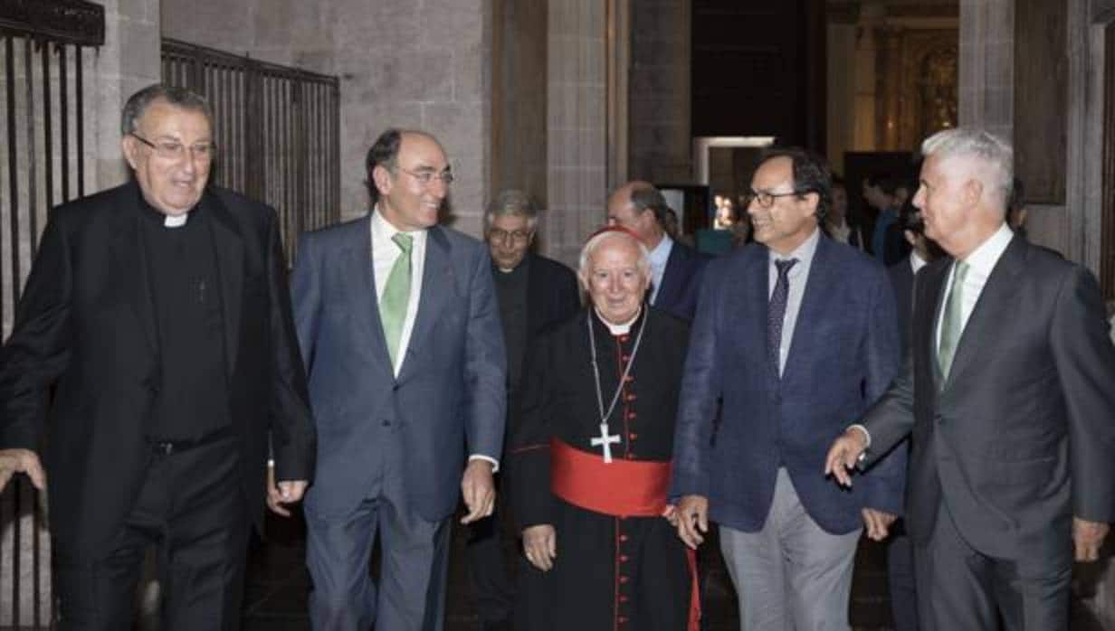 Imagen del cardenal Cañizares, en el centro, tomada este jueves en Valencia