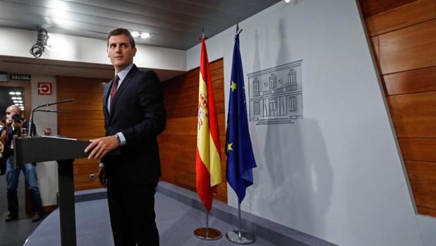 Rivera insinúa que Sánchez evitó una reunión «a tres» en Moncloa