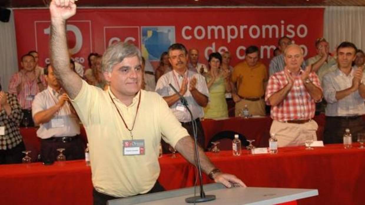 José M. Perez toma el control del PSOE en 2004, primero por derecha Ángel Víctor Torres, su sustituto en 2017