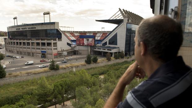 Los «huérfanos» del Vicente Calderón: «Esta noche cerraré el bar por primera vez»