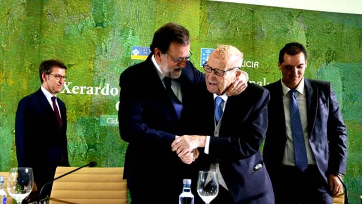 El presidente del Gobierno, Mariano Rajoy, junto a Gerardo Fernández Albor