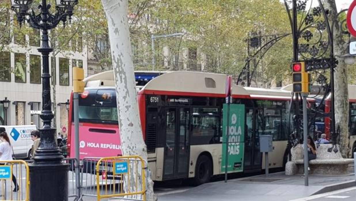 Un autobús de Barcelona, con publicidad a favor del si a la independencia